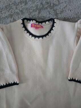 Short sleeved sweater